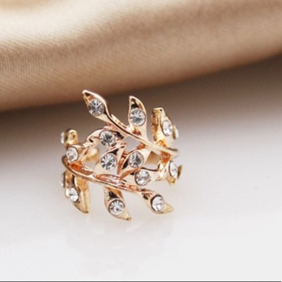 π Awesome Pierce-less leaf vine ear cuff in gold or silver π - Picture 2 of 8
